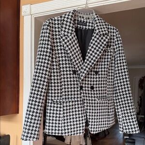 Chic Houndstooth Blazer in Black and White size L .